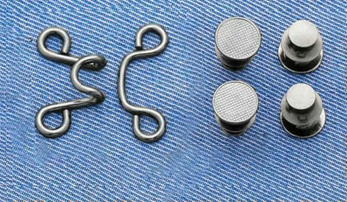 4er-Set Nägel – Metall-Jeans-Knopfdruckknöpfe, abnehmbare Hosenclips, Knöpfe, Stecknadeln, DIY-Taillenspanner, Kleidungsschnallen, Nähwerkzeuge – klein, schwarz (27 mm) – 4er-Set von ZEYRU