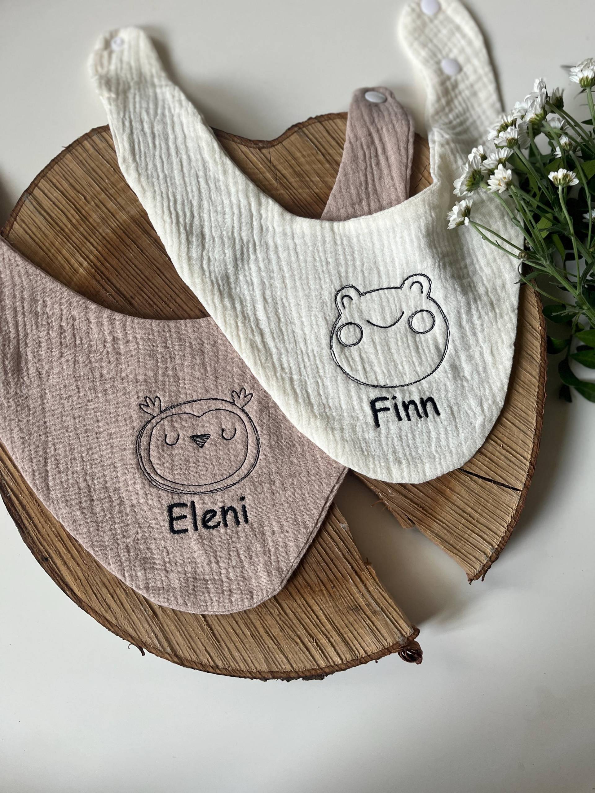 Personalisiertes Halstuch, Musselin, Lätzchen Mit Motiv Und Name Personalisiertes Halstuch, Musselin, Lätzchen Mit Motiv Und Name von ZTstickerei