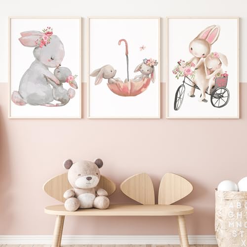 Zamety Bilder Kinderzimmer Deko, 3-teiliges Set Poster 30x40, Poster Kinderzimmer Rosa Hase, Schön Wandposter Rosa, Babyzimmer Deko Geeignet für Zimmer und Wohnzimmer, Ohne Rahmen Zamety Bilder Kinderzimmer Deko, 3-teiliges Set Poster 30x40, Poster Kinderzimmer Rosa Hase, Schön Wandposter Rosa, Babyzimmer Deko Geeignet für Zimmer und Wohnzimmer, Ohne Rahmen von Zamety