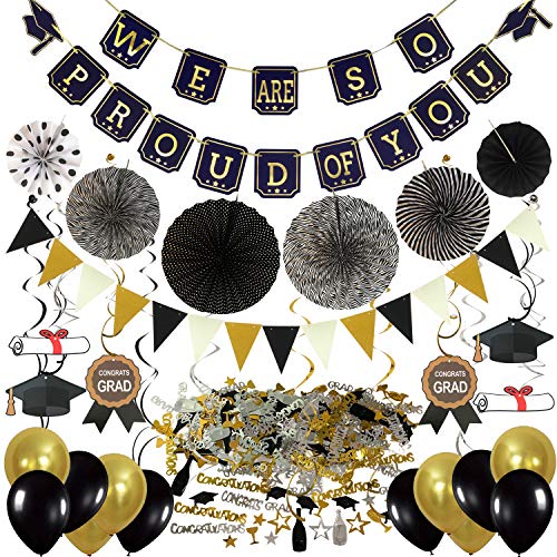 ZERODECO Abschlussdekorationen, Schwarz und Gold We Are so Proud of You Banner mit Seidenpapier Pom Poms Fächer Dreieckige Wimpel Girlande Spiralen Dekoration Abschluss Konfetti und Luftballon ZERODECO Abschlussdekorationen, Schwarz und Gold We Are so Proud of You Banner mit Seidenpapier Pom Poms Fächer Dreieckige Wimpel Girlande Spiralen Dekoration Abschluss Konfetti und Luftballon von ZERODECO