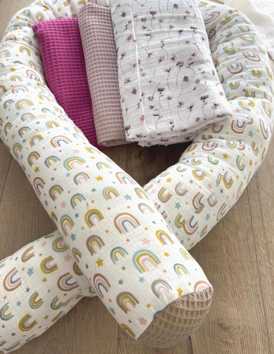 Wickeltisch Umrandung , Schutzrolle, Blümchen Lila Musselin Wickeltisch Umrandung , Schutzrolle, Blümchen Lila Musselin von ZuckersuesseIdeen