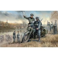 Germ.WWII Solo Motorrad R12 m. Figuren Germ.WWII Solo Motorrad R12 m. Figuren von Zvezda