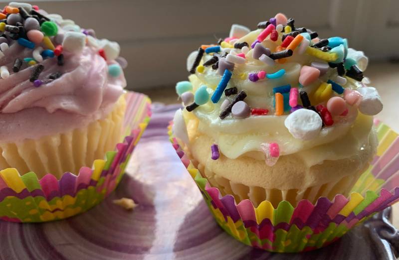 Süße Streuseln Cupcake Seife - Food Prop Bäckerei Dessert Neuartige Gastgeschenk Geschenk Für Sie Muttertag von ajsweetsoap