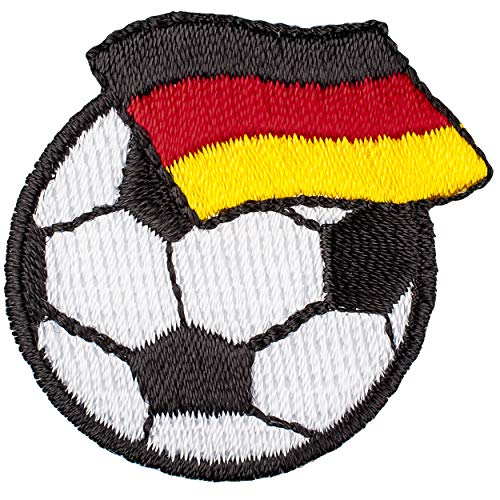alles-meine.de GmbH 2 Stück Bügelbilder - Fußball mit Flagge/Fahne Deutschland - 4,2 cm * 4 cm - Aufnäher/Applikationen/Aufbügler - gewebte Flicken - Bügelflicken/Hosen.. alles-meine.de GmbH 2 Stück Bügelbilder - Fußball mit Flagge/Fahne Deutschland - 4,2 cm * 4 cm - Aufnäher/Applikationen/Aufbügler - gewebte Flicken - Bügelflicken/Hosen.. von alles-meine.de GmbH
