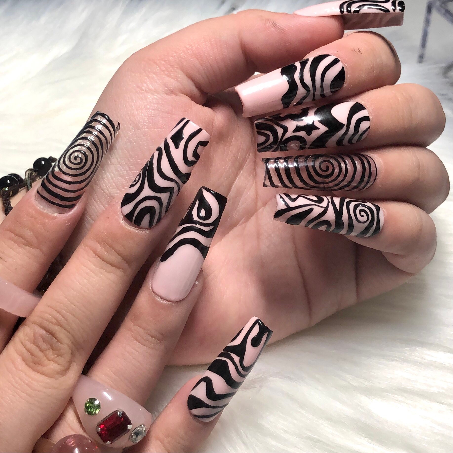 Long Square Pink & Schwarz Swirl Press On Nails - Valentinstag Geschenk 2025 Long Square Pink & Schwarz Swirl Press On Nails - Valentinstag Geschenk 2025 von anjsnails