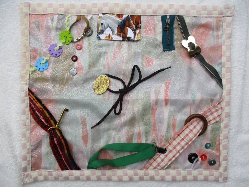 Nesteldecke, Fühldecke Geschenk Für Demenzkranke Alzheimer Demenzdecke 1125 Handarbeit Neu von annaeva64