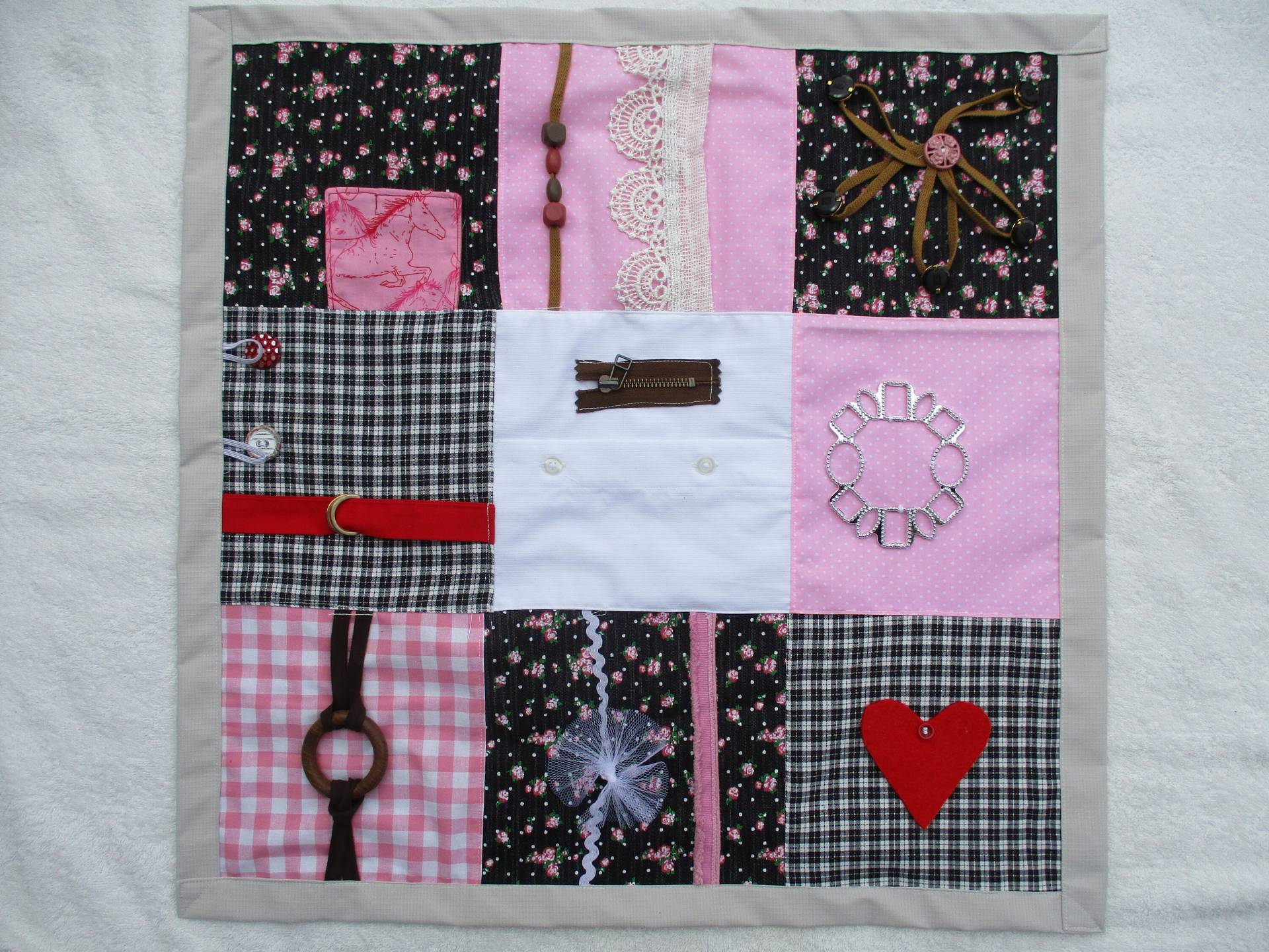 Nesteldecke Fühldecke Demenzdecke Geschenk Für Demenzkranke Alzheimer Patienten Rosa Selbst Genäht Neu Nesteldecke Fühldecke Demenzdecke Geschenk Für Demenzkranke Alzheimer Patienten Rosa Selbst Genäht Neu von annaeva64