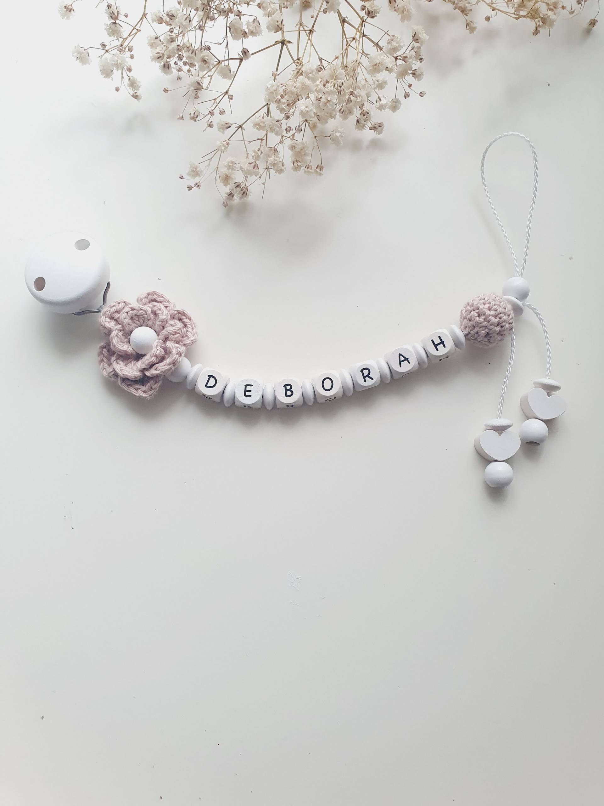 Gehäkelte Blümchen Schnullerkette "Deborah" Personalisiert, Weiß, Altrosa, Weiß Gehäkelte Blümchen Schnullerkette "Deborah" Personalisiert, Weiß, Altrosa, Weiß von beckyshandmadeshop