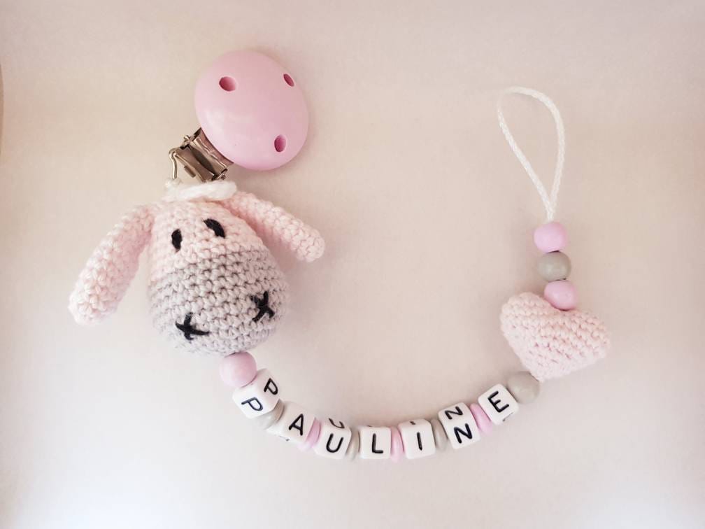 Gehäkelte Esel Schnullerkette "Elo" Hellrosa, Grau, Weiß, Personalisiert Gehäkelte Esel Schnullerkette "Elo" Hellrosa, Grau, Weiß, Personalisiert von beckyshandmadeshop