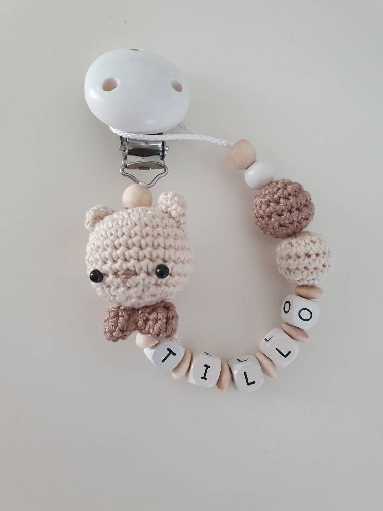 Gehäkelte Schnullerkette"Bärchen" in Creme, Taupe Und Weiß Mit Schleife, Personalisiert, Süß Gehäkelte Schnullerkette"Bärchen" in Creme, Taupe Und Weiß Mit Schleife, Personalisiert, Süß von beckyshandmadeshop