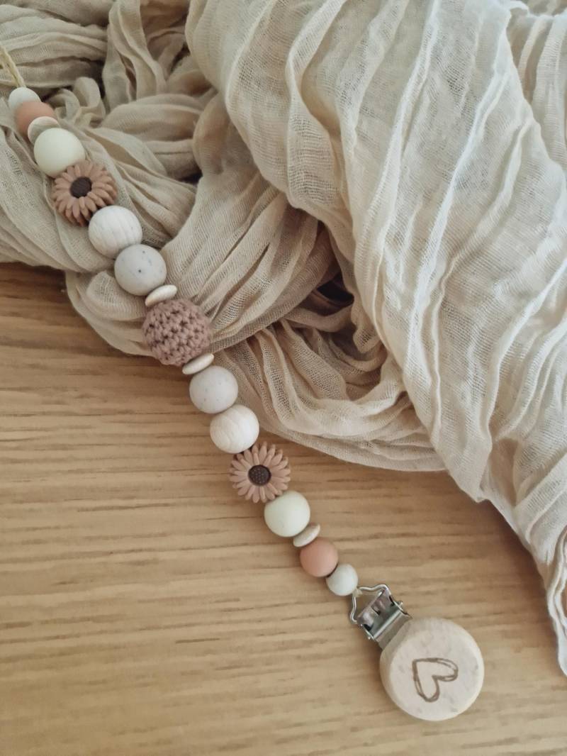Schnullerkette "Daisy Braun" Creme, Beige, Natur, Silikon, Holz, Gravur, Holzperlen, Ohne Name, Braun, Geriffelt, Uni, Gänseblümchen, Kamille von beckyshandmadeshop