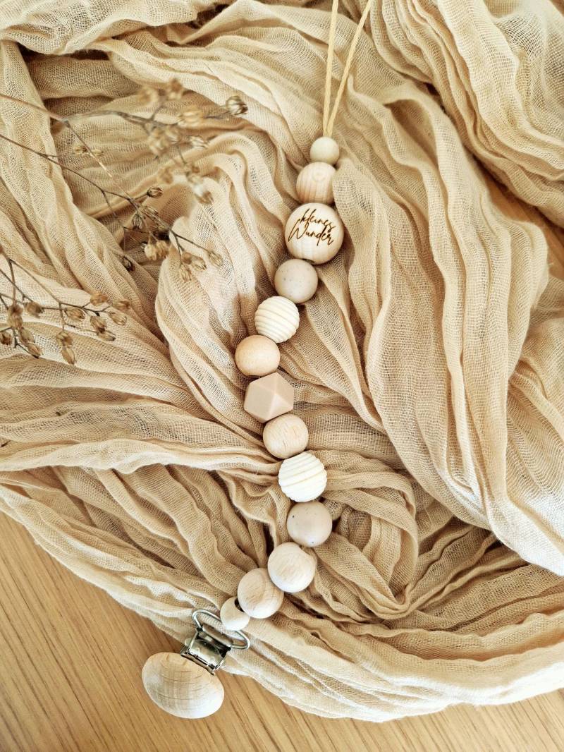 Schnullerkette "Kleines Wunder" Creme, Beige, Natur, Silikon, Holz, Gravur, Holzperlen, Ohne Name, Strazatella, Geriffelt, Uni, Schlicht von beckyshandmadeshop