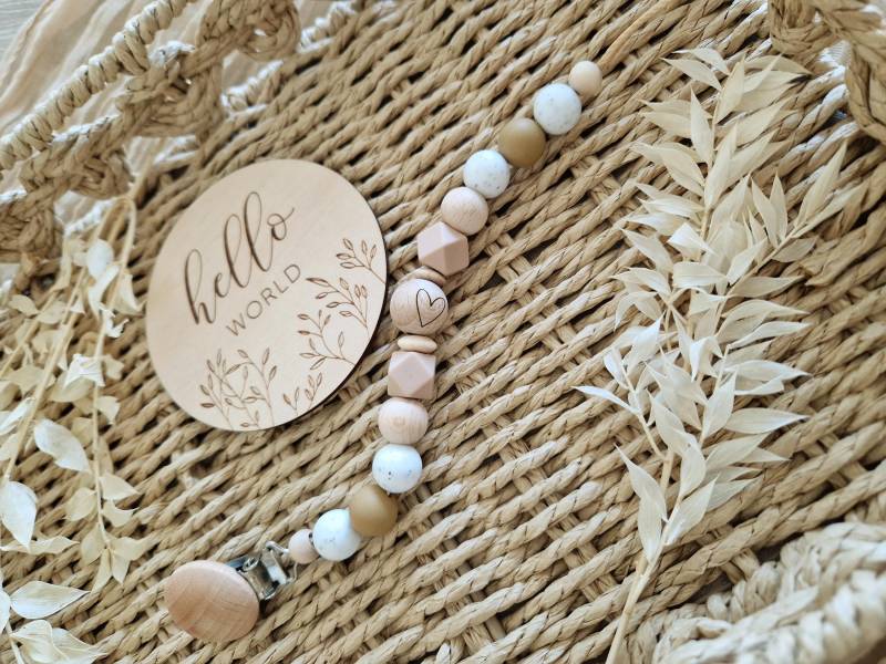 Schnullerkette "Little Love" Caramel, Beige, Natur, Camel, Creme, Silikon, Holz, Gravur, Holzperlen, Ohne Name, Strazatella, Hexagon von beckyshandmadeshop