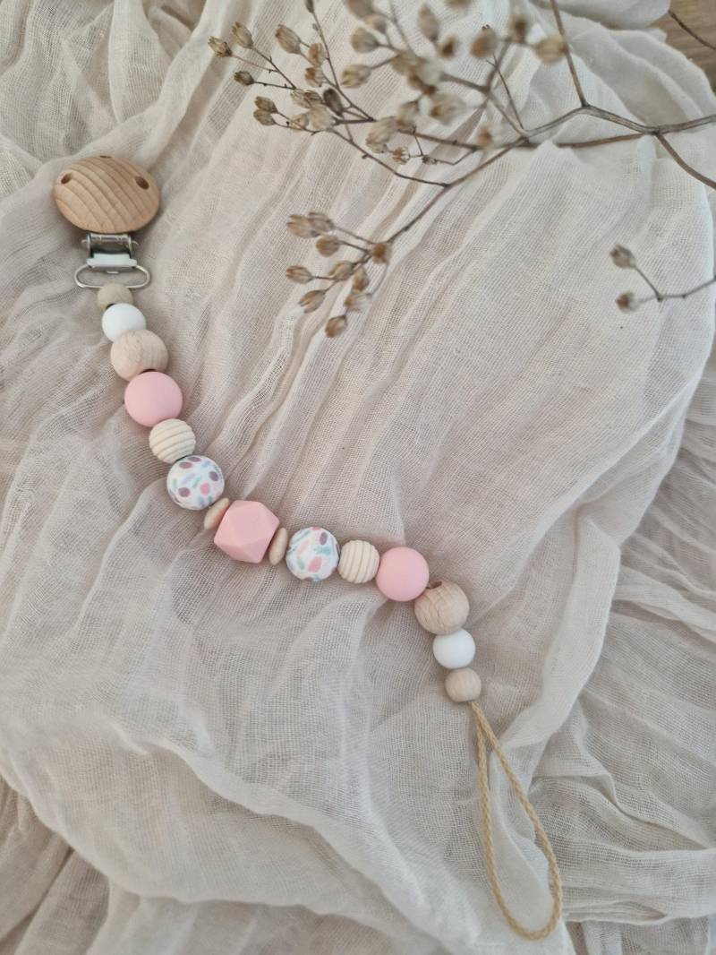 Schnullerkette "Rosa" Creme, Beige, Rosa, Terrazzo, Silikon, Holz, Pink, Holzperlen, Ohne Name, Häkelperlen, Rillenperle, Weiß von beckyshandmadeshop