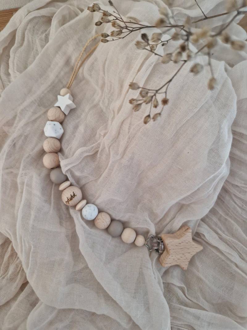 Schnullerkette "Star" Creme, Greige, Grau, Beige, Natur, Silikon, Holz, Strazarella, Holzperlen, Stern, Weiß von beckyshandmadeshop