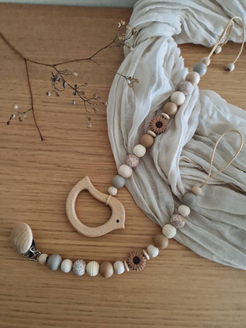 Schnullerkette Und Anhänger "Daisy" Braun, Gänseblümchen, Blume, Natur, Silikon, Anhänger, Holz, Gravur, Holzperlen, Vogelanhänger, Blümchen von beckyshandmadeshop