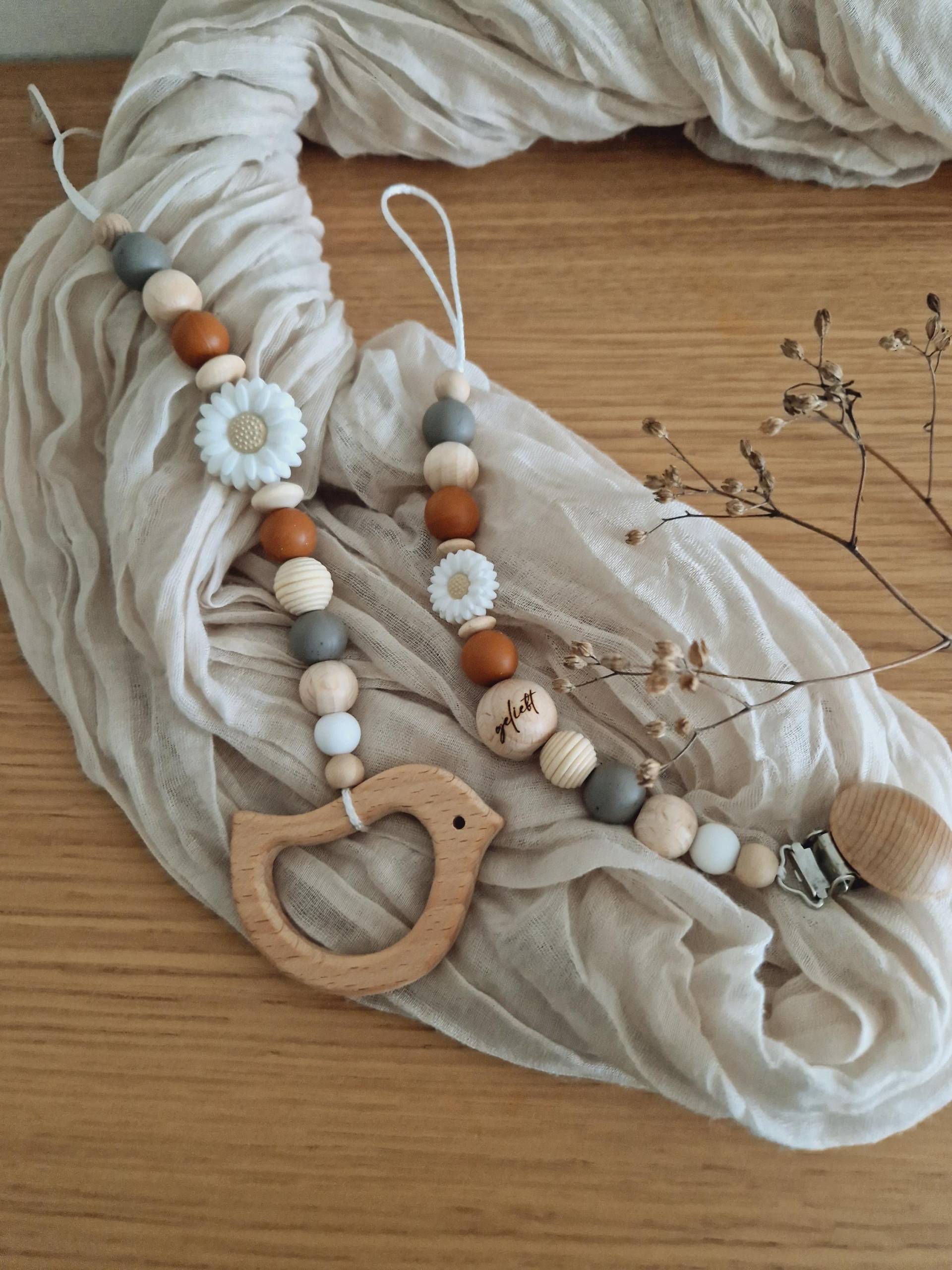 Schnullerkette Und Anhänger "Daisy" Weiß, Gänseblümchen, Blume, Natur, Silikon, Anhänger, Holz, Gravur, Holzperlen, Vogelanhänger, Conjak Schnullerkette Und Anhänger "Daisy" Weiß, Gänseblümchen, Blume, Natur, Silikon, Anhänger, Holz, Gravur, Holzperlen, Vogelanhänger, Conjak von beckyshandmadeshop