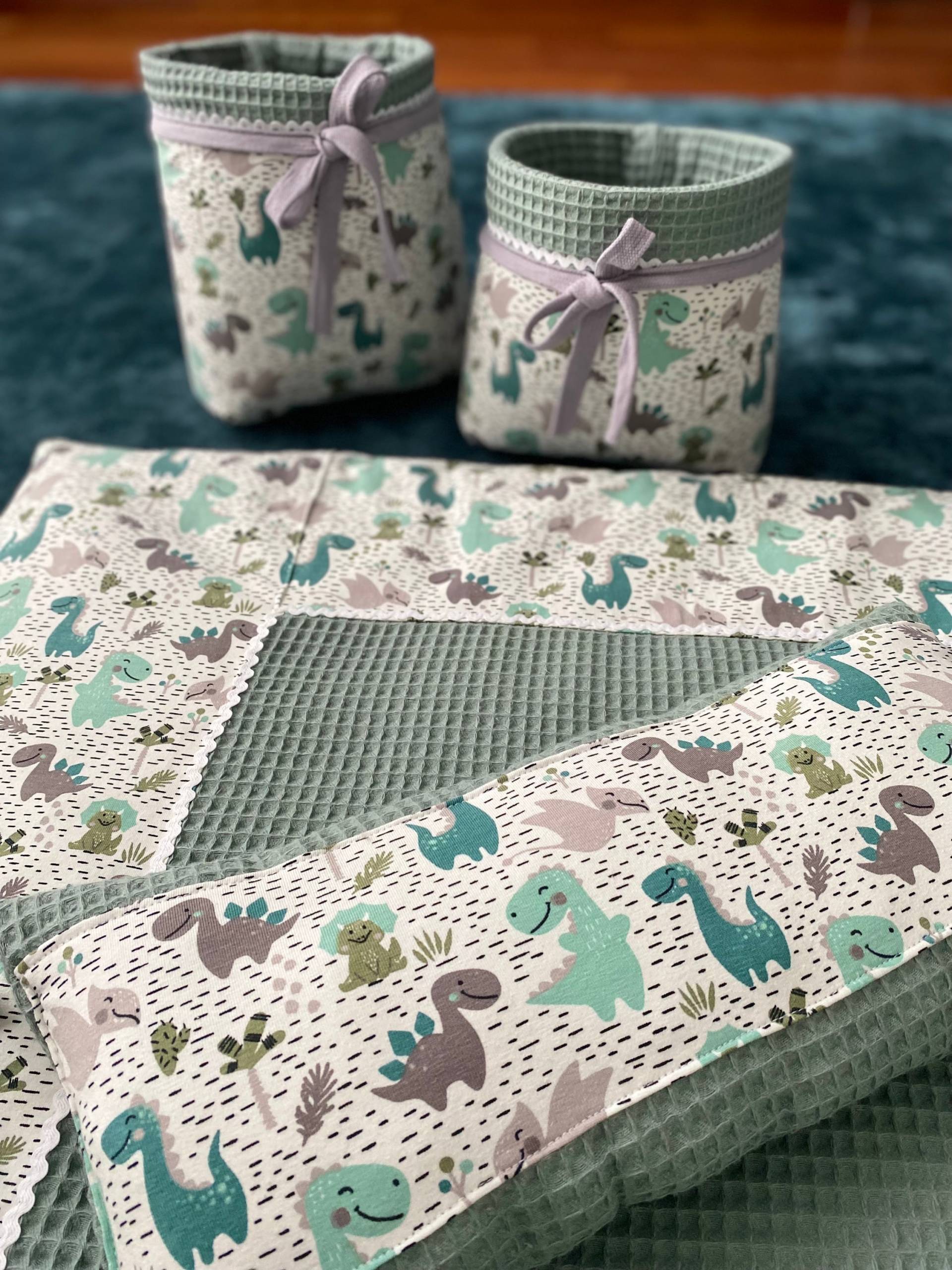 Be Froggy Set Wickeltisch Wickelauflage Utensilos Rolle Dinosaurier Dino Be Froggy Set Wickeltisch Wickelauflage Utensilos Rolle Dinosaurier Dino von befroggyDE