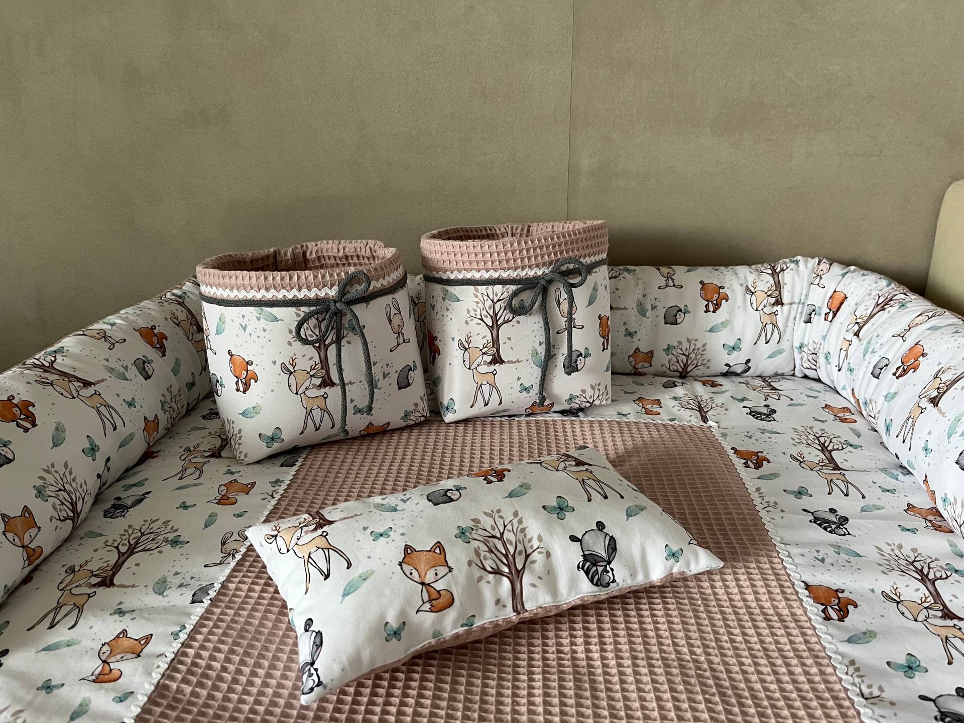 Be Froggy Set Wickeltisch Wickelauflage Utensilos Rolle Kissen Waldfreunde/Waldtiere Be Froggy Set Wickeltisch Wickelauflage Utensilos Rolle Kissen Waldfreunde/Waldtiere von befroggyDE