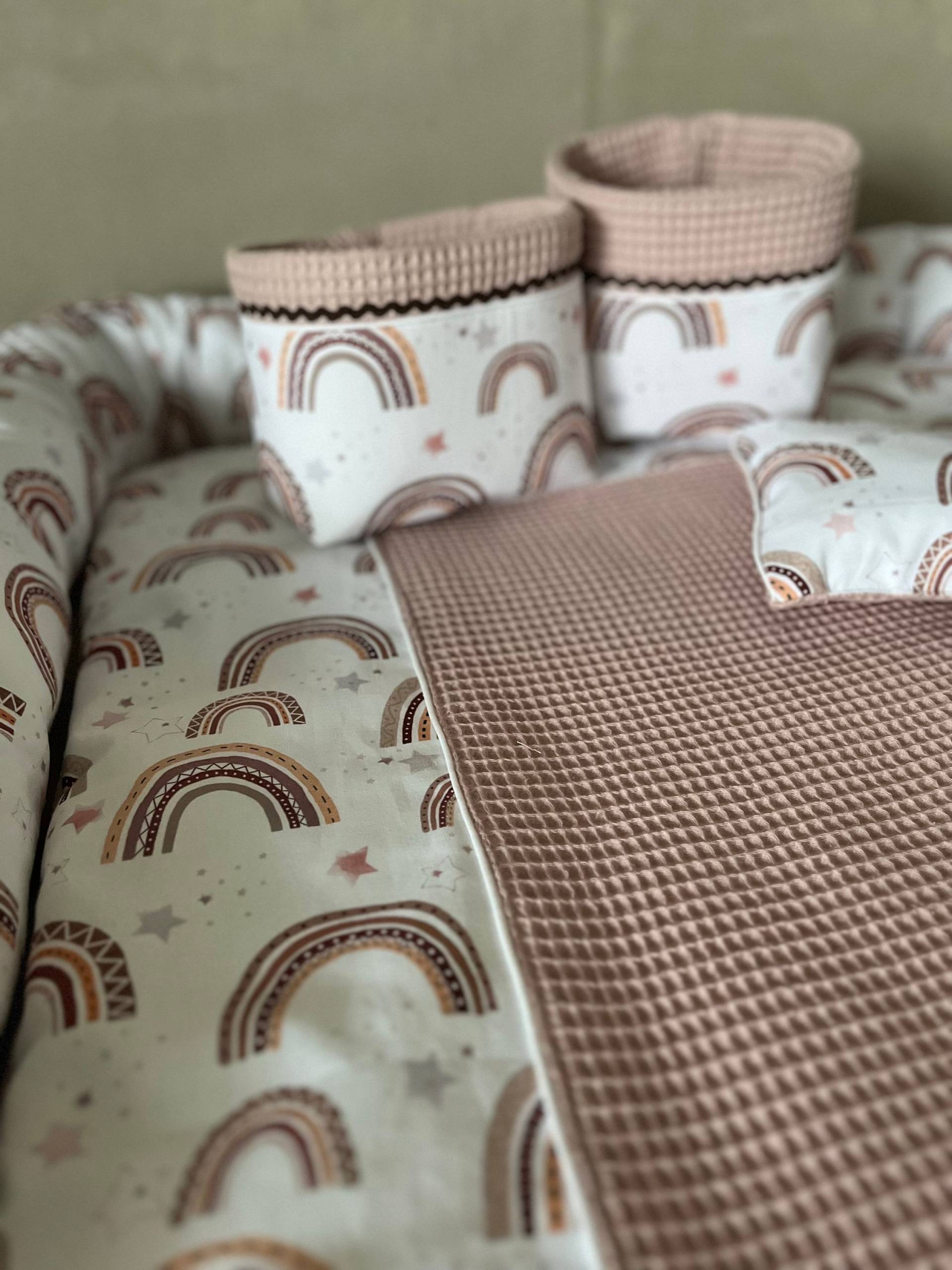 Be Froggy Set Wickeltisch Wickelauflage Utensilos Rolle Regenbogen Be Froggy Set Wickeltisch Wickelauflage Utensilos Rolle Regenbogen von befroggyDE