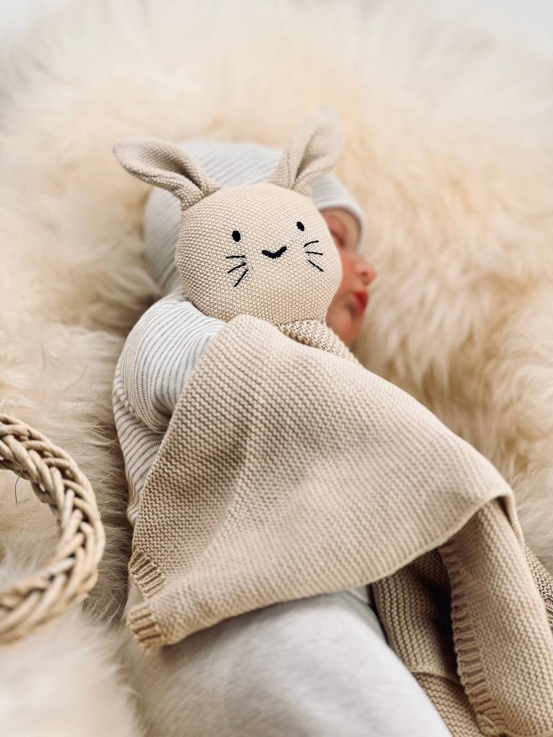 Schnuffelhase Baby Personalisiert - Kuschelhase Mit Namen Schmusetuch Hase Geschenk Zur Geburt Strickhase von bergkindl