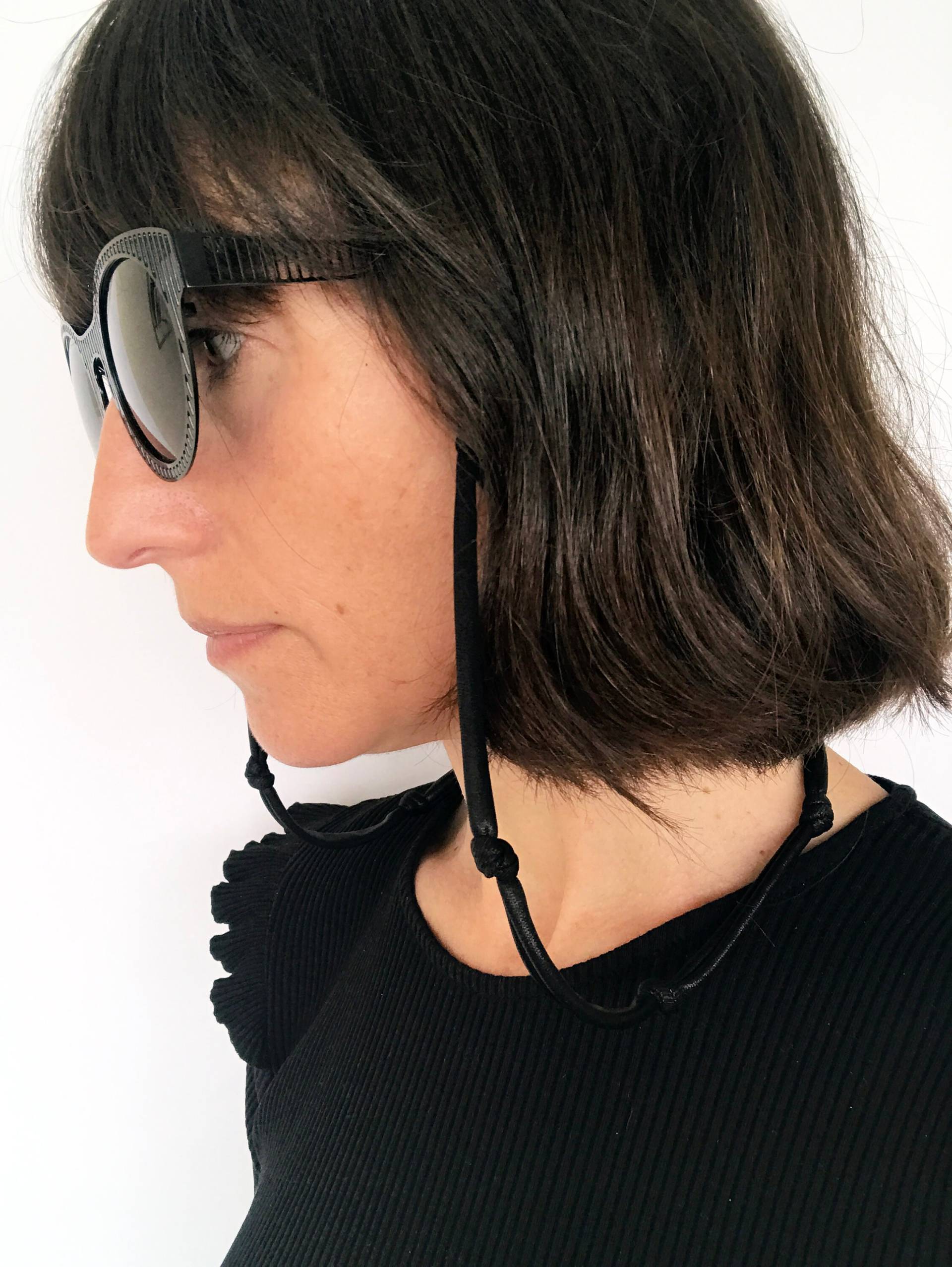 Schwarze Kunstleder Gesichtsmaske Und Brillenband Schwarze Kunstleder Gesichtsmaske Und Brillenband von birdienumnumshop