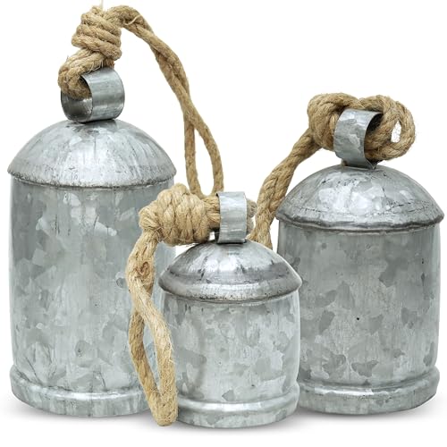 Set mit 3 verzinkten Metallglocken zum Aufhängen, rustikale Bauernhaus-Dekoration mit Juteseil, Vintage-Stil, Kuhglocken für Veranda, Wand, Garten oder Urlaubsdisplay Set mit 3 verzinkten Metallglocken zum Aufhängen, rustikale Bauernhaus-Dekoration mit Juteseil, Vintage-Stil, Kuhglocken für Veranda, Wand, Garten oder Urlaubsdisplay von carfar