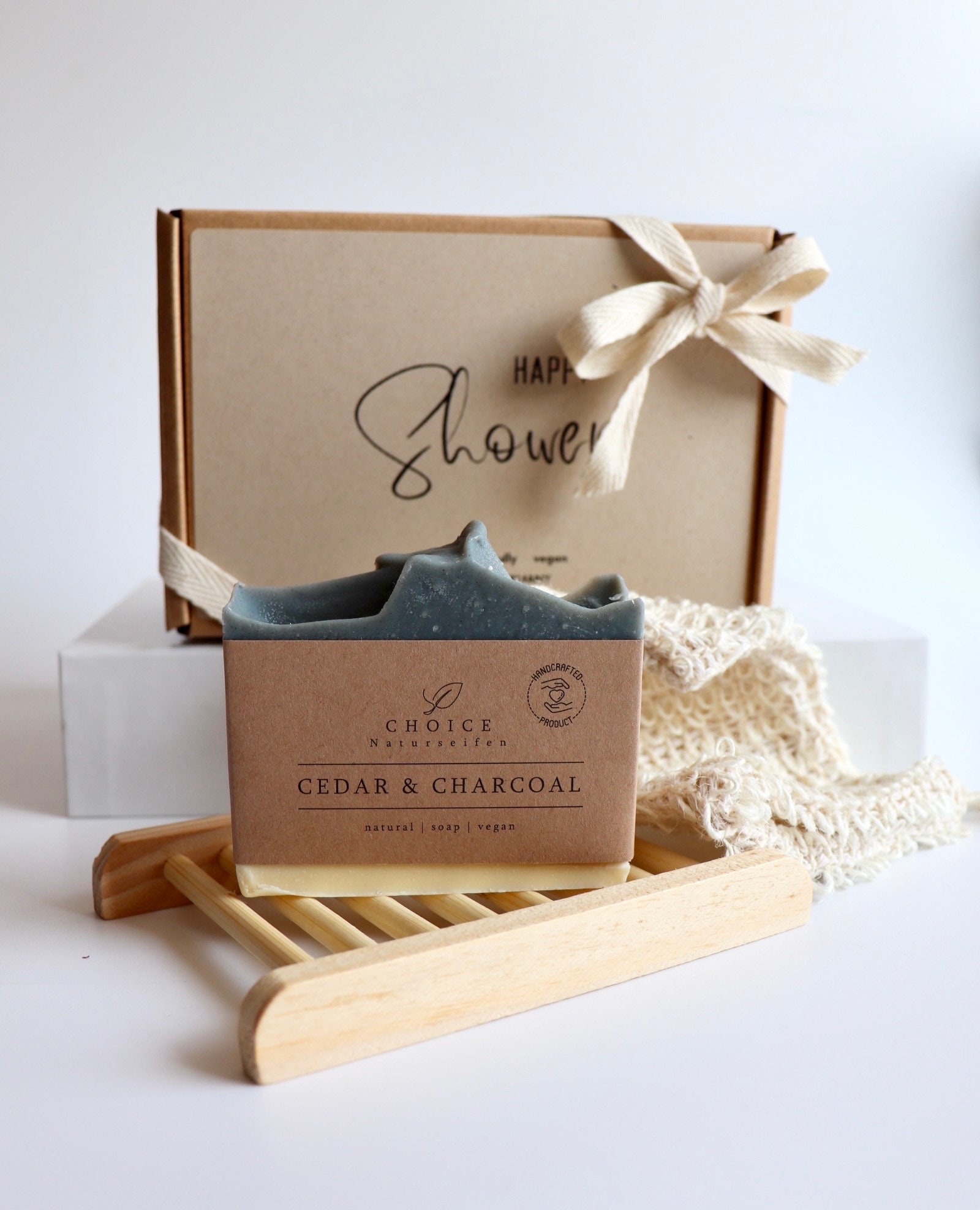 Geschenkset Happy Shower Mit Seifenschale, Naturkosmetik, Naturseife Vegan & Palmölfrei, Handgemachte Seife , Nachhaltiges Geschenk Geschenkset Happy Shower Mit Seifenschale, Naturkosmetik, Naturseife Vegan & Palmölfrei, Handgemachte Seife , Nachhaltiges Geschenk von choicenaturseifen