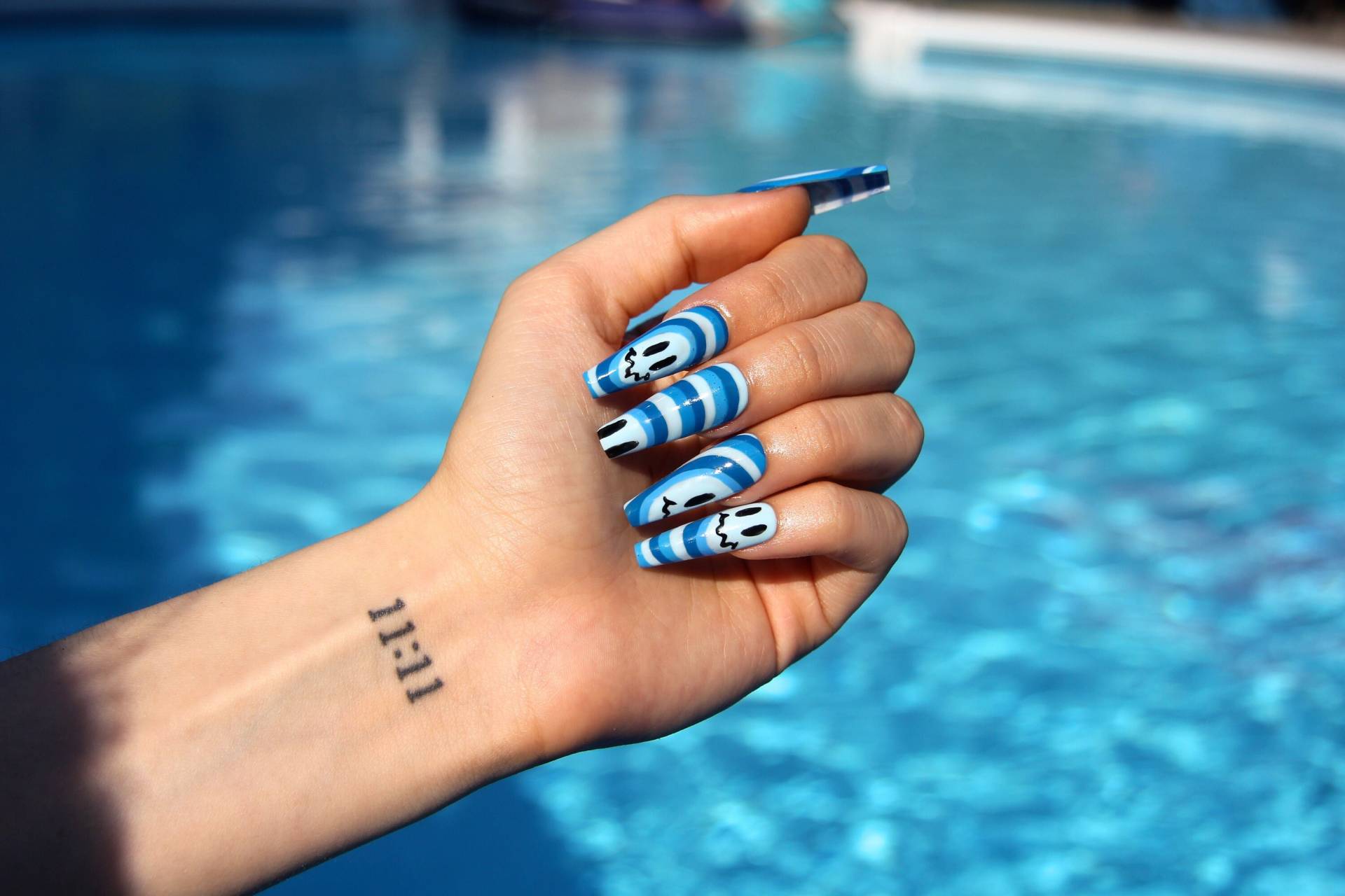 Happy Face Blue Handmade Press On Nails Clawsbymags von clawsbymags