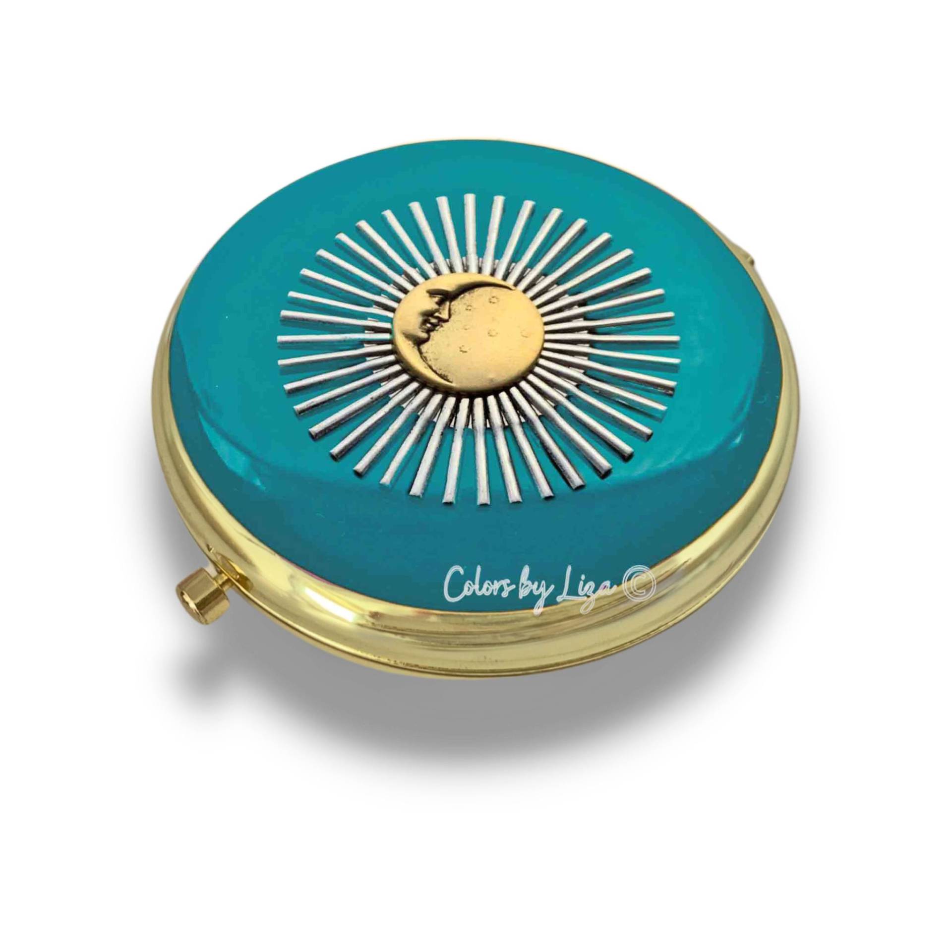 Sonne Und Mond Kompakter Spiegel Handbemalt Türkis Opaque Emaille Art Deco Celestial Design Mit Personalisierten Farboptionen Sonne Und Mond Kompakter Spiegel Handbemalt Türkis Opaque Emaille Art Deco Celestial Design Mit Personalisierten Farboptionen von colorsbyliza