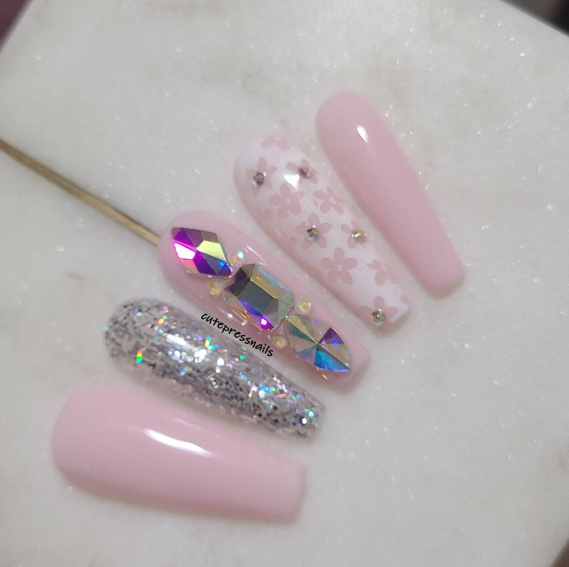 Rosa Bling Floral Auf Nägel Drücken | Gel Acryl Kristall Hochzeitsnägel Braut Glitzer Rosa Bling Floral Auf Nägel Drücken | Gel Acryl Kristall Hochzeitsnägel Braut Glitzer von cutepressnails