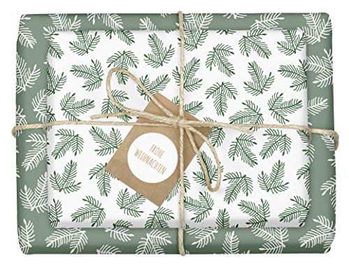 4x Öko-Geschenkpapier Weihnachten: grün-weiße Tannenzweige | hochwertige, beidseitig bedruckte Bögen Weihnachtsgeschenkpapier | inkl. 4x Anhänger im Set | Recycling-Papier | edel, für Erwachsene von dabelino