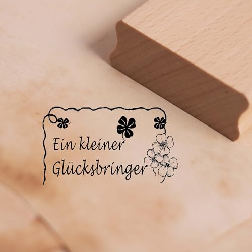 Motivstempel Ein kleiner Glückbringer - Kleeblatt Etikett Glück Stempel Holzstempel 48 x 28 mm Motivstempel Ein kleiner Glückbringer - Kleeblatt Etikett Glück Stempel Holzstempel 48 x 28 mm von dekolando