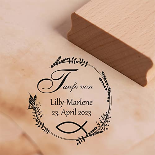 Stempel Taufe von - mit Name und Datum - Motiv Christenfisch Schmetterling Vintage Kranz Motivstempel Holzstempel 38 x 38 mm Stempel Taufe von - mit Name und Datum - Motiv Christenfisch Schmetterling Vintage Kranz Motivstempel Holzstempel 38 x 38 mm von dekolando