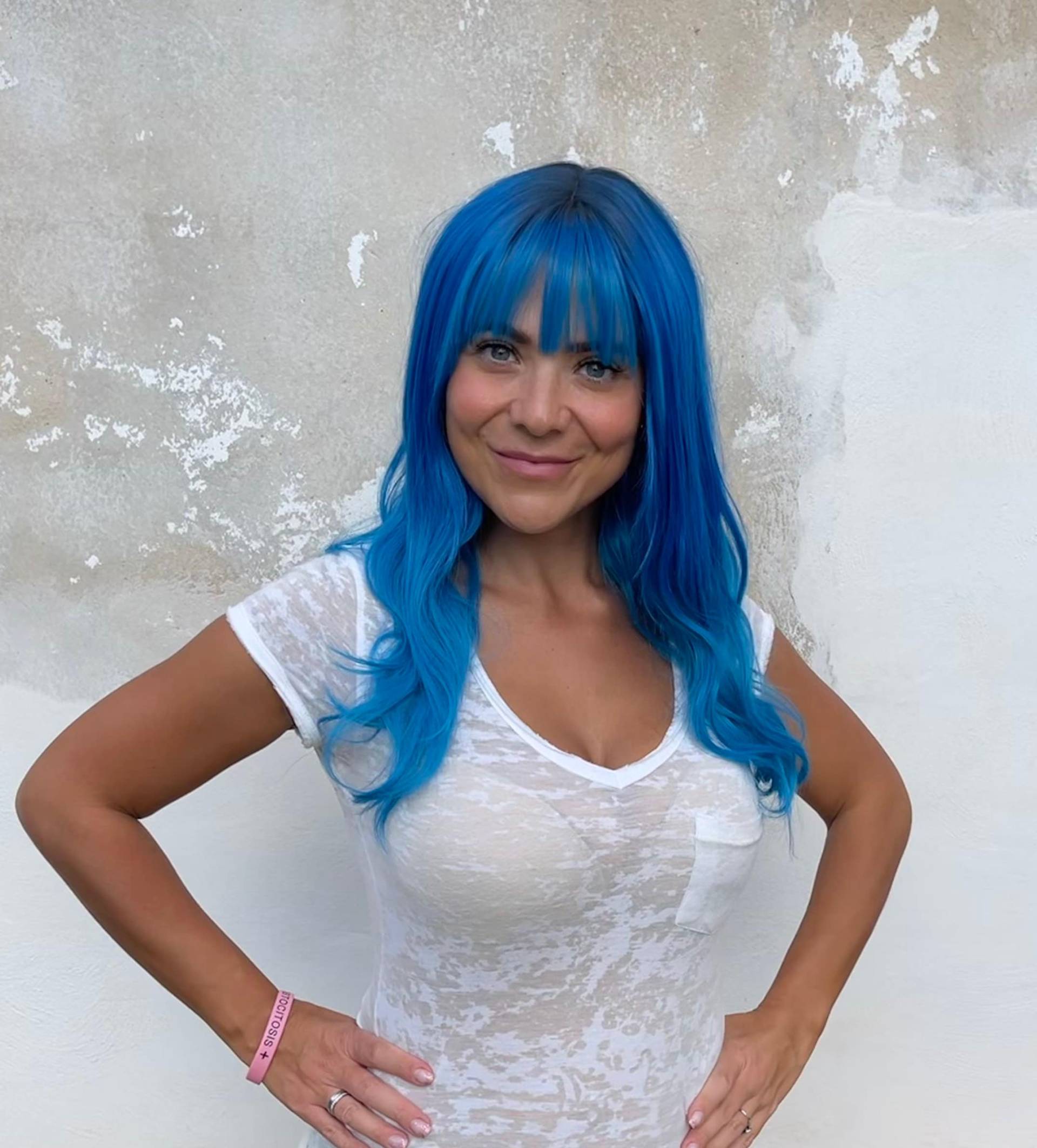 Blaue 2 Ton Ombre Perücke Mit Dunklen Wurzeln Natürliche Haarspitze Perücke, Qualität Cosplay Halloween Haarverlängerungen von diamondmansionwigs