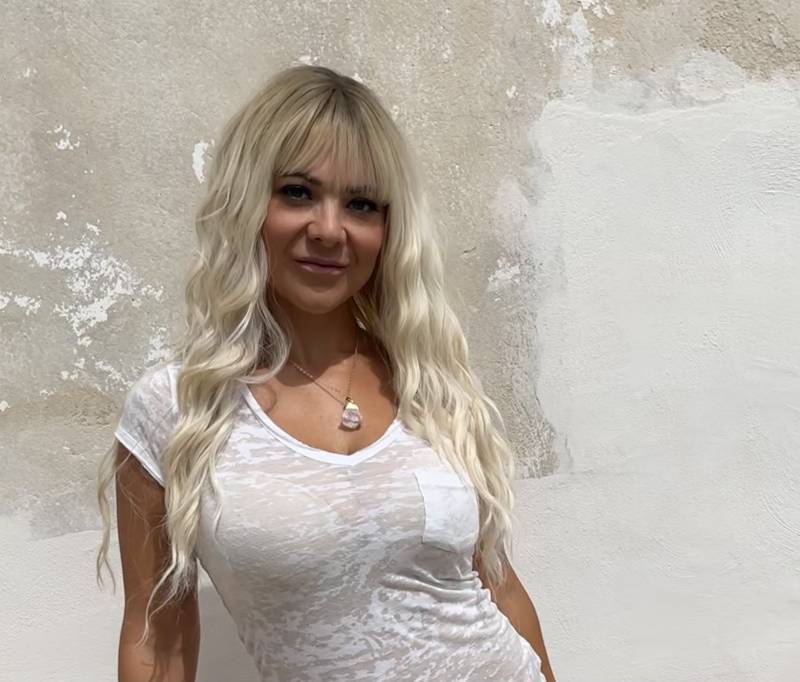 Blonde Perücken Lockenhaare Volle Perücke Mit Dunklen Wurzeln, Hitzebeständige Fasern Spitze Natürliche Promi Erschwingliche Alopecia von diamondmansionwigs