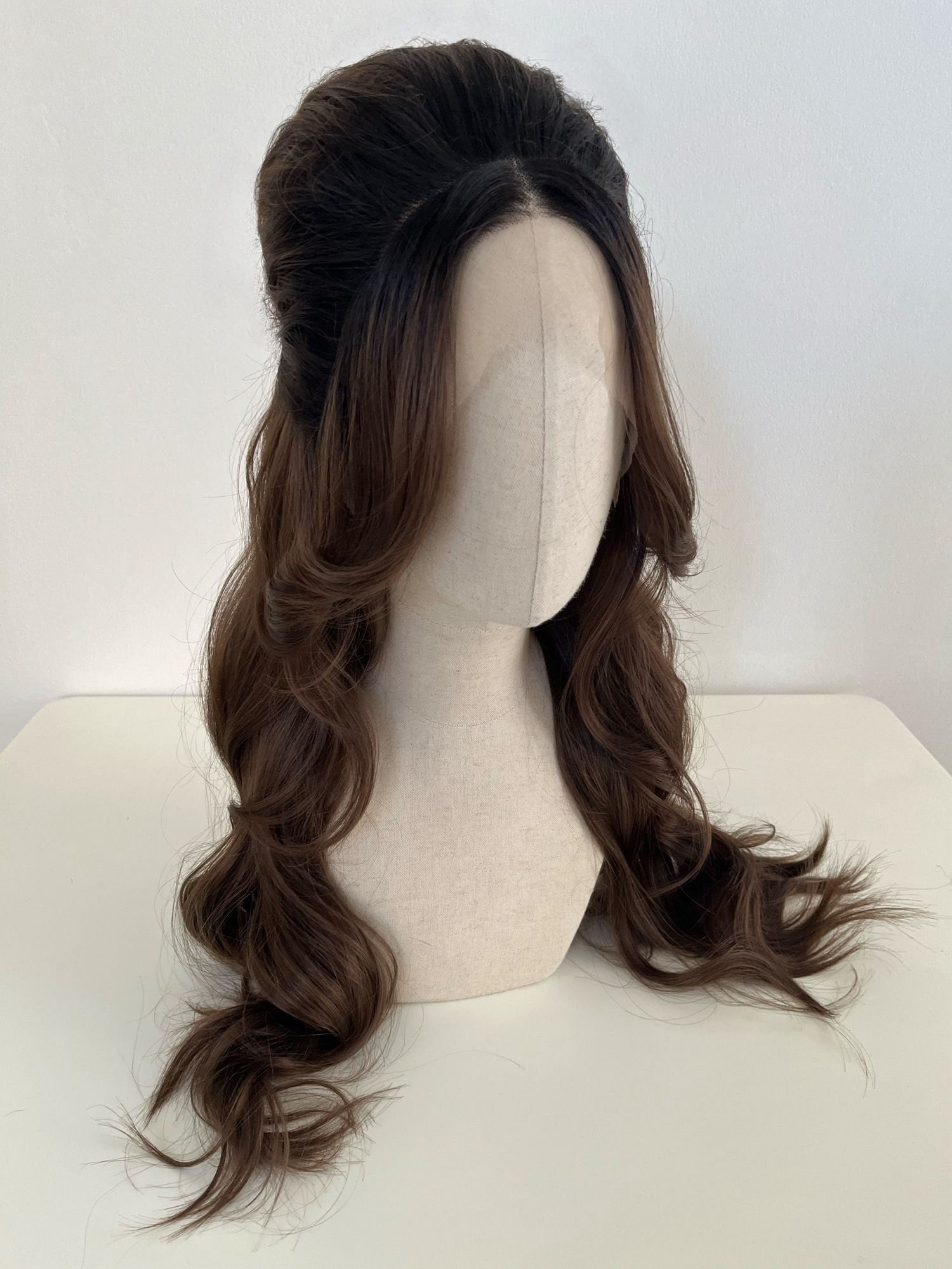 Lace Front Wig/Perücke The Hickory Maid Brigitte Bardot-styling Ombre Black-Brown Mix #messychic #brigittebardot #beehive Lace Front Wig/Perücke The Hickory Maid Brigitte Bardot-styling Ombre Black-Brown Mix #messychic #brigittebardot #beehive von dragmaiditup