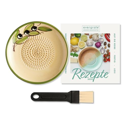 evergrate Keramikreibe im Motiv Olivia mit Küchenpinsel und Rezeptheft evergrate Keramikreibe im Motiv Olivia mit Küchenpinsel und Rezeptheft von evergrate