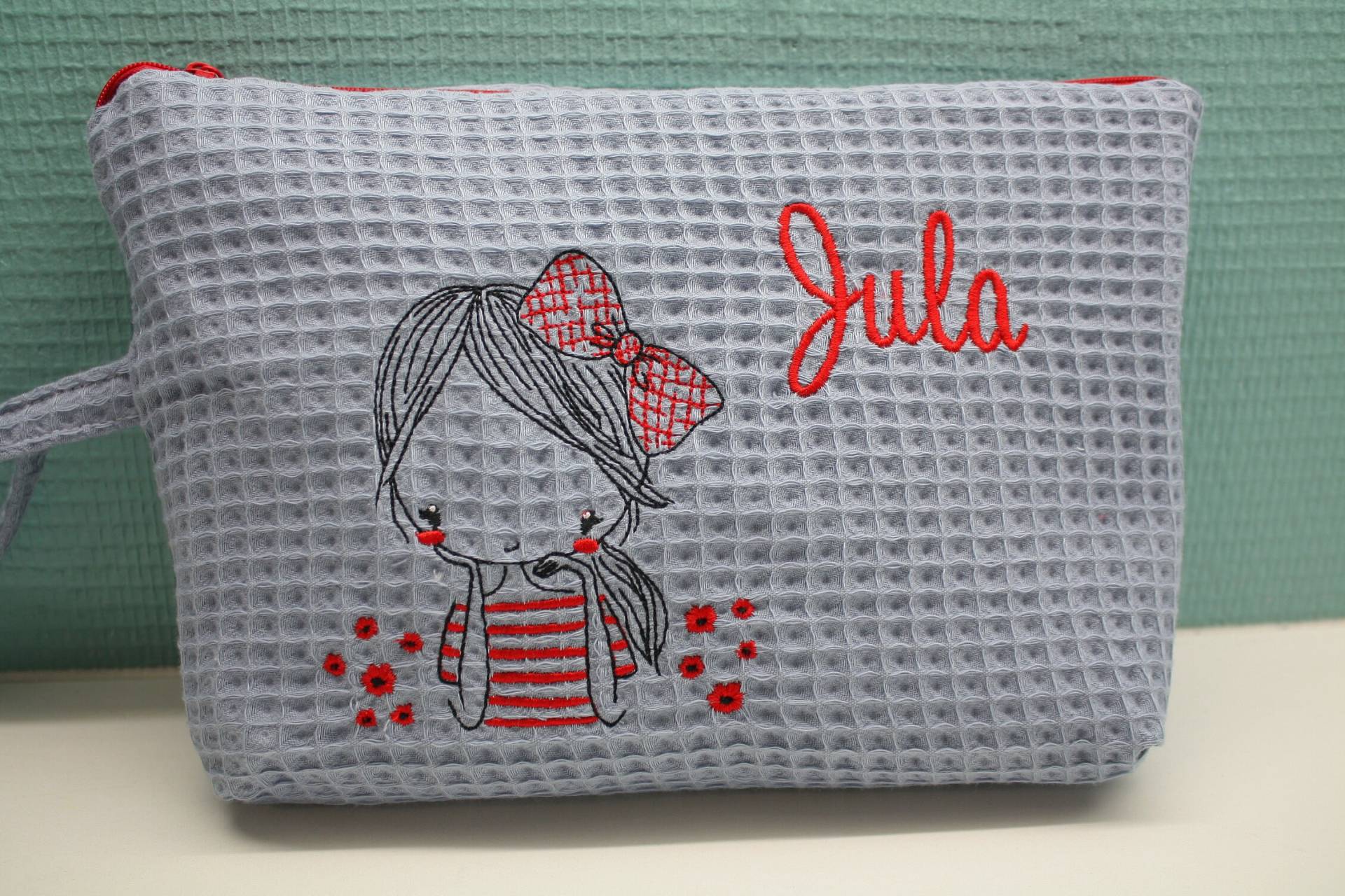Kulturbeutelmädchen Personalisiert Mit Namen Blau Kulturbeutelmädchen Personalisiert Mit Namen Blau von fadentaenzerin