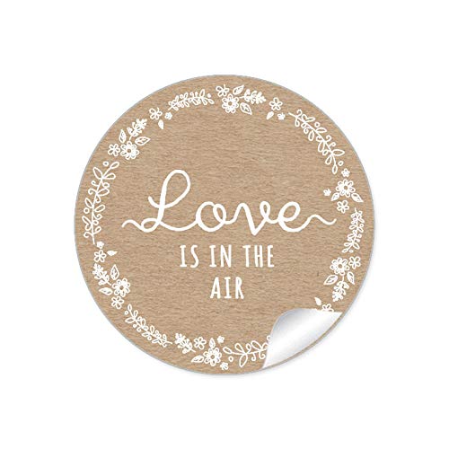 24 STICKER Love is in the Air Etiketten als Dekoration in Natur Kraftpapier Look mit weißer Blütenranke für Seifenblasen oder Luftballons zur Hochzeit Geburtstag Taufe, 4 cm, rund, matt 24 STICKER Love is in the Air Etiketten als Dekoration in Natur Kraftpapier Look mit weißer Blütenranke für Seifenblasen oder Luftballons zur Hochzeit Geburtstag Taufe, 4 cm, rund, matt von fioniony