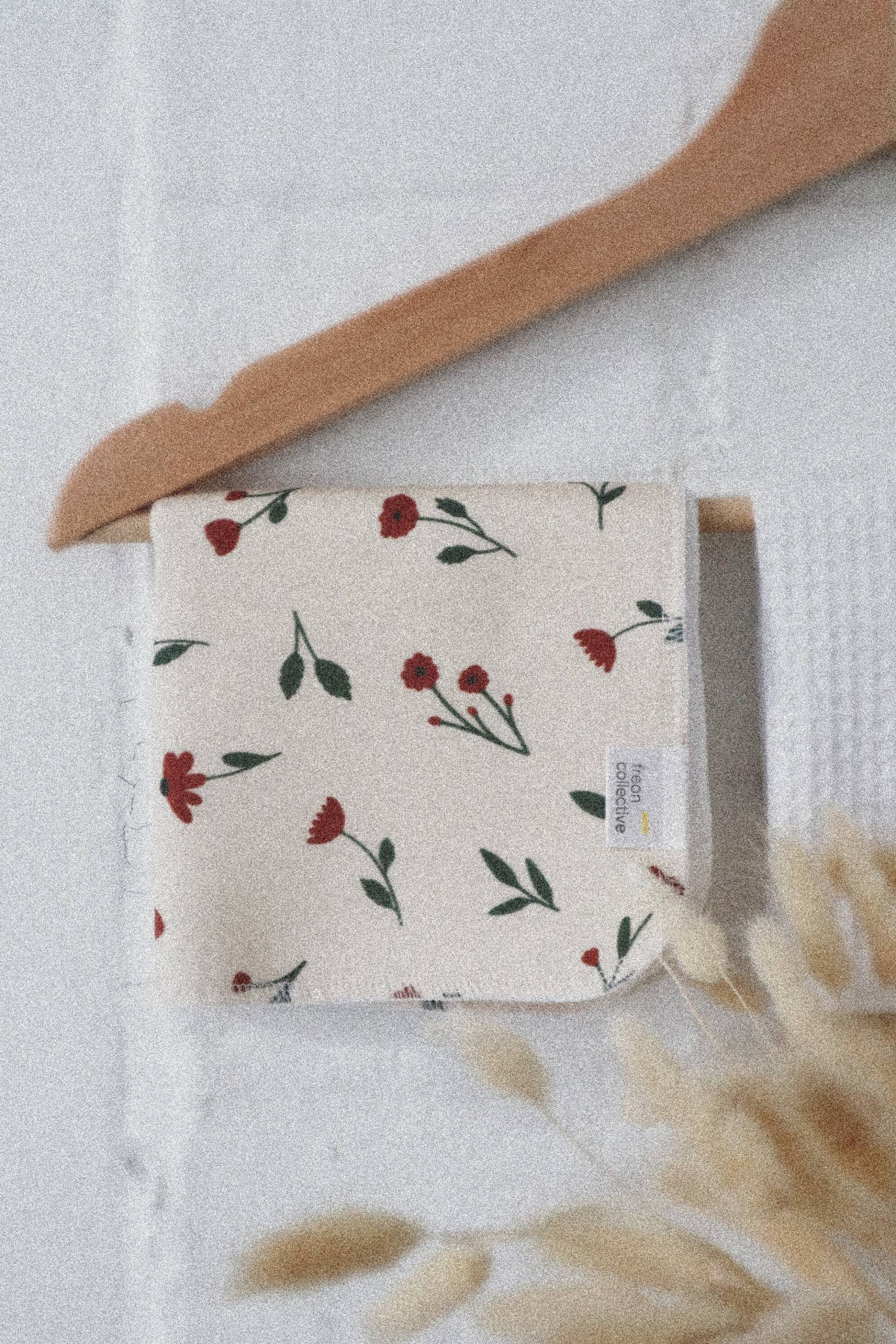 Bio-Baumwolle Gesichtstuch - Ditzy Blooms, 11 "x 11" Waschlappen, Waschtuch, Peeling, Brautjungferngeschenk, Nachhaltiges Geschenk Bio-Baumwolle Gesichtstuch - Ditzy Blooms, 11 "x 11" Waschlappen, Waschtuch, Peeling, Brautjungferngeschenk, Nachhaltiges Geschenk von freoncollective