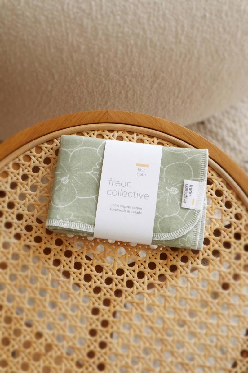 Bio-Baumwolle Gesichtstuch - Olive Florals, 11 "x11" Gesichtstuch, Waschlappen, Peeling, Brautjungfer Geschenk, Nachhaltiges Geschenk von freoncollective