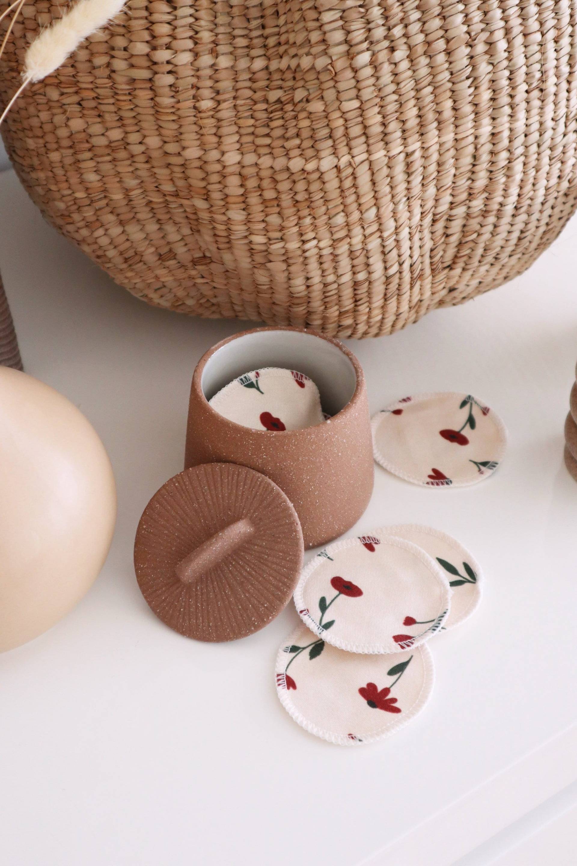 Wiederverwendbare Baumwollpads - Ditzy Blooms, 100% Bio-Baumwolle, Make-Up-Entferner, Gesichtsrunden, Tonerpads, 15Er-Set, Waschbarer Netzbeutel von freoncollective