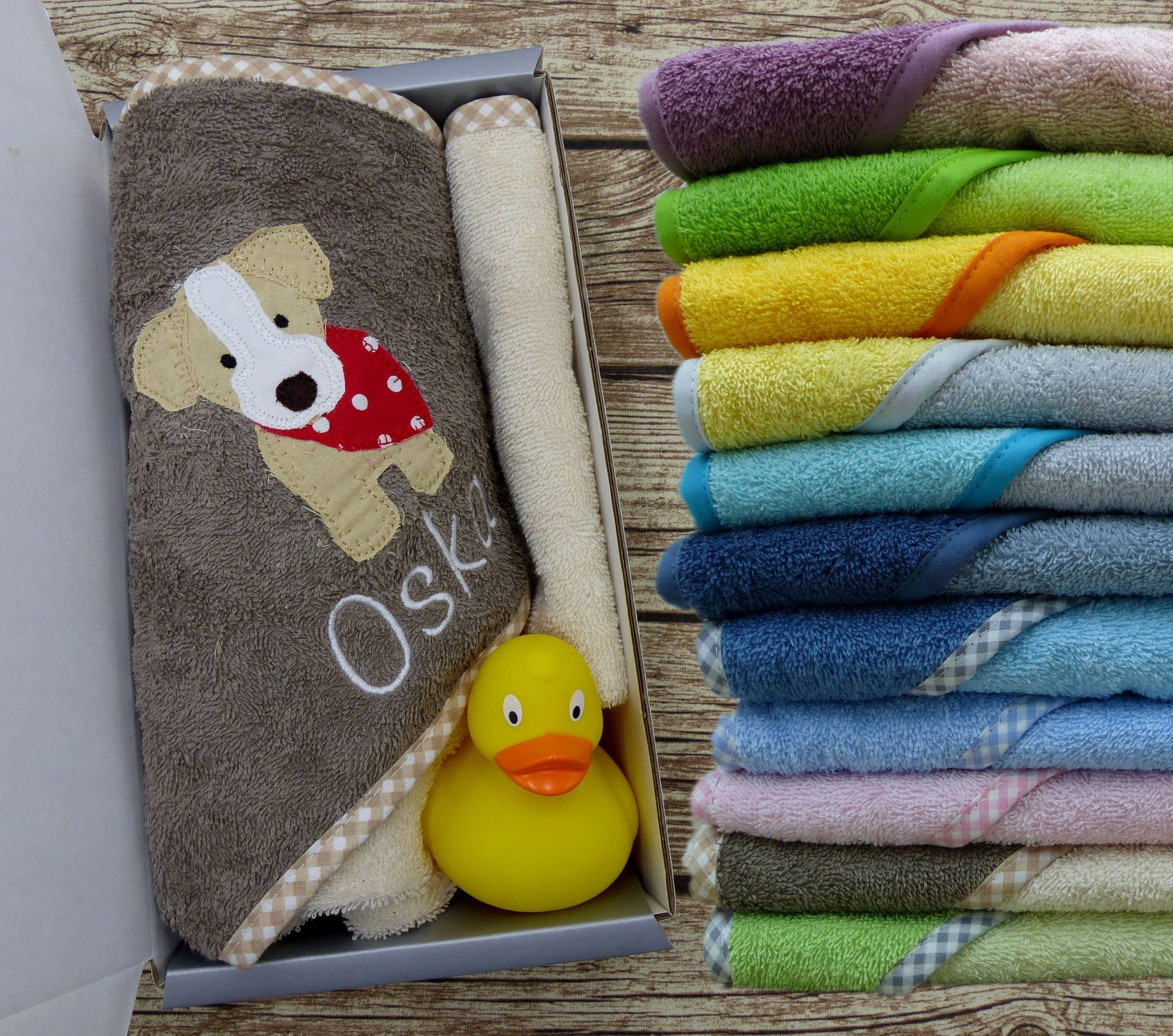 Baby-Badeset Mit Namen Hund in Wunschfarbe Baby-Badeset Mit Namen Hund in Wunschfarbe von geschenkelibelle