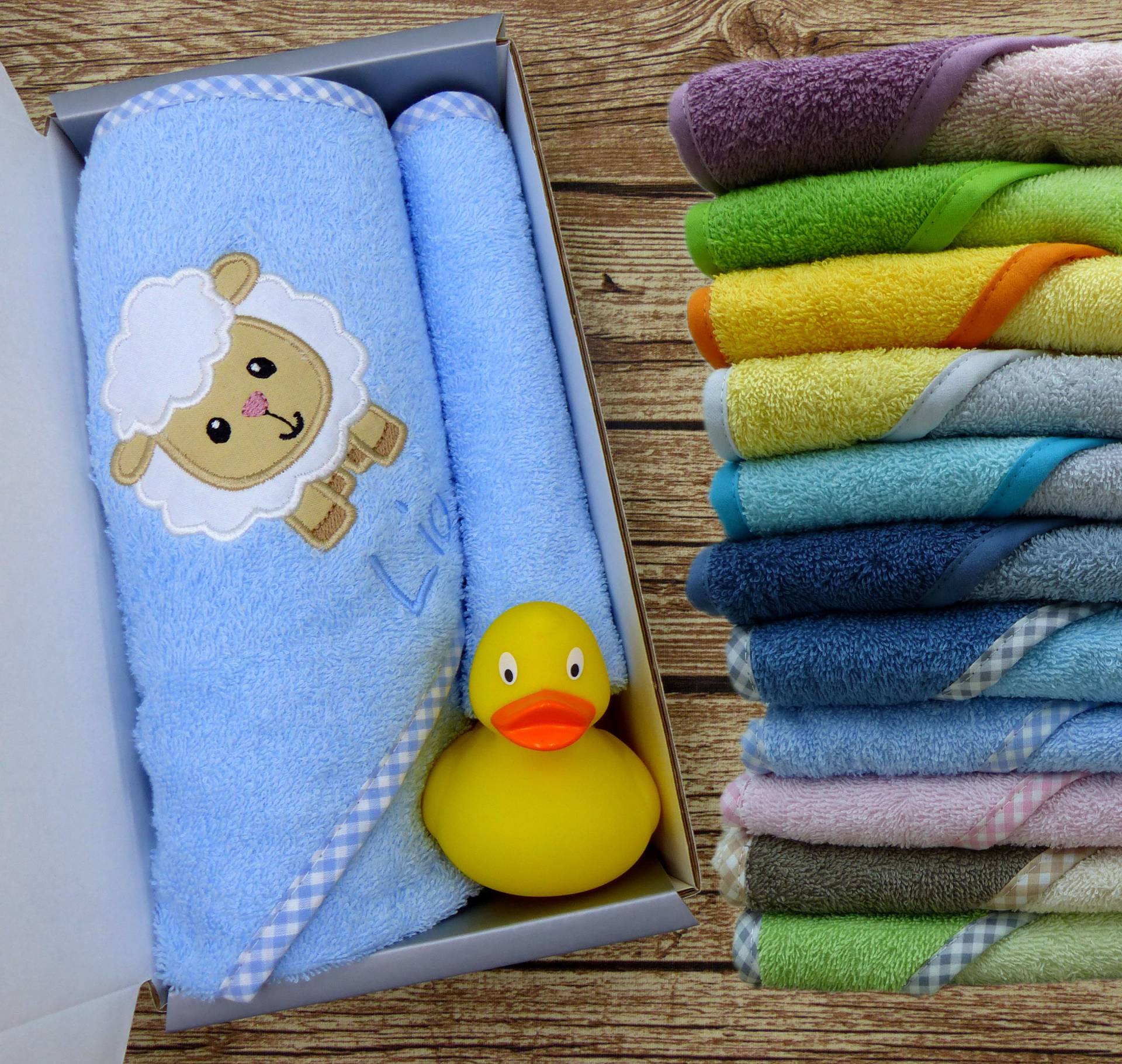 Baby-Badeset Mit Namen Schaf in Wunschfarbe Baby-Badeset Mit Namen Schaf in Wunschfarbe von geschenkelibelle
