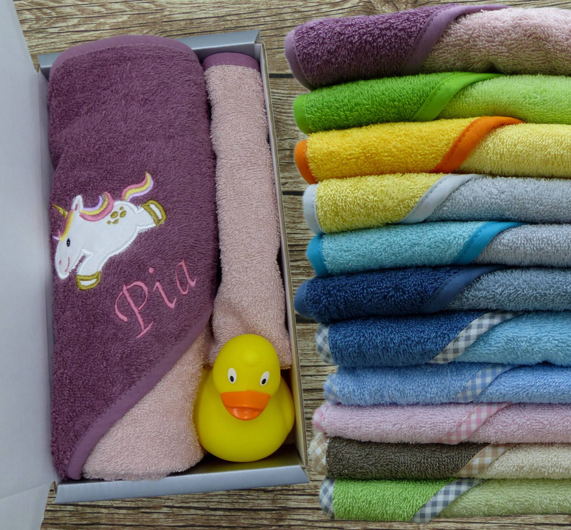 Geschenkset Baby Baden Mit Namen Einhorn in Wunschfarbe Geschenkset Baby Baden Mit Namen Einhorn in Wunschfarbe von geschenkelibelle
