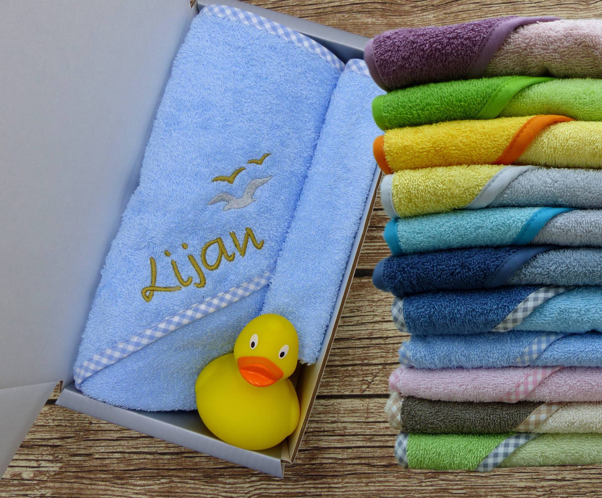 Geschenkset Baby Baden Mit Namen Möwen in Wunschfarbe Geschenkset Baby Baden Mit Namen Möwen in Wunschfarbe von geschenkelibelle