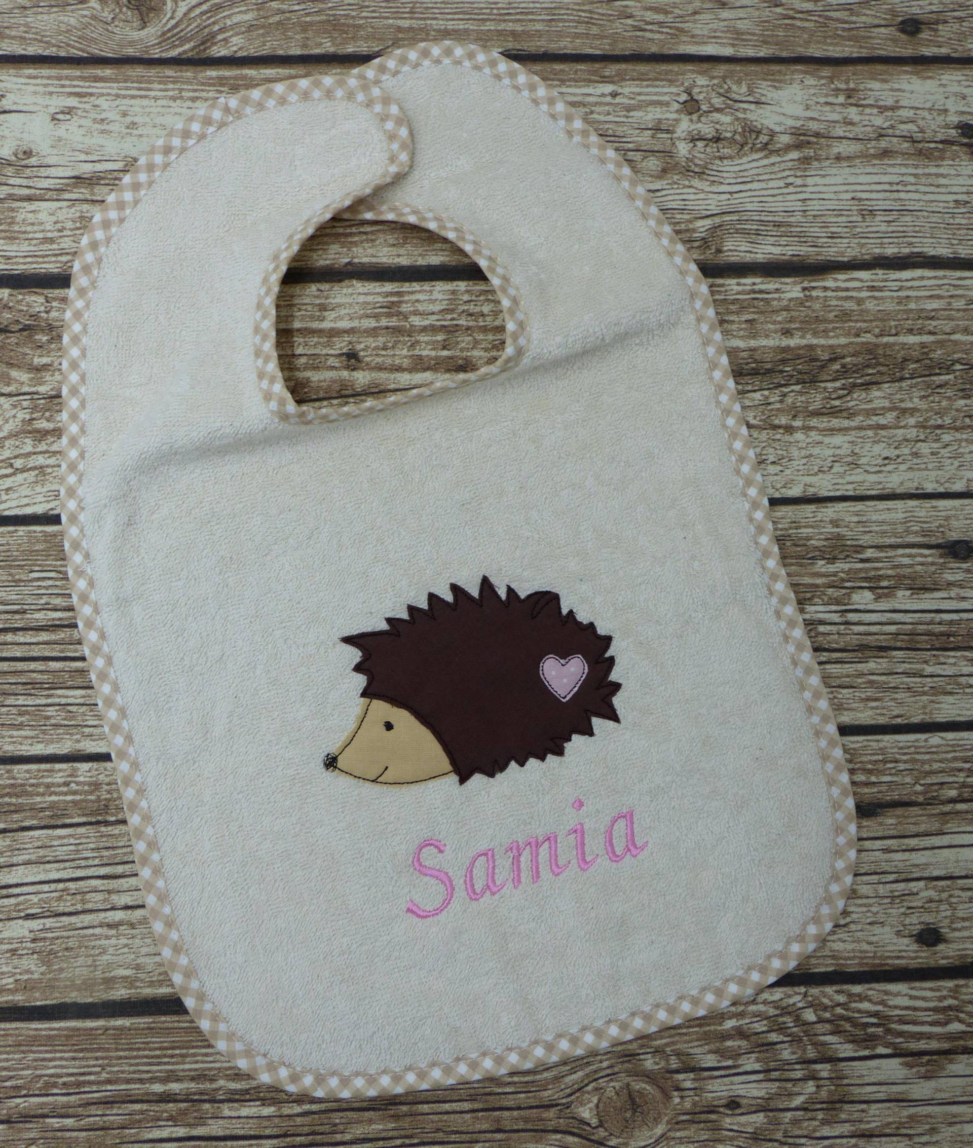 Lätzchen Mit Namen Igel Natur Lätzchen Mit Namen Igel Natur von geschenkelibelle