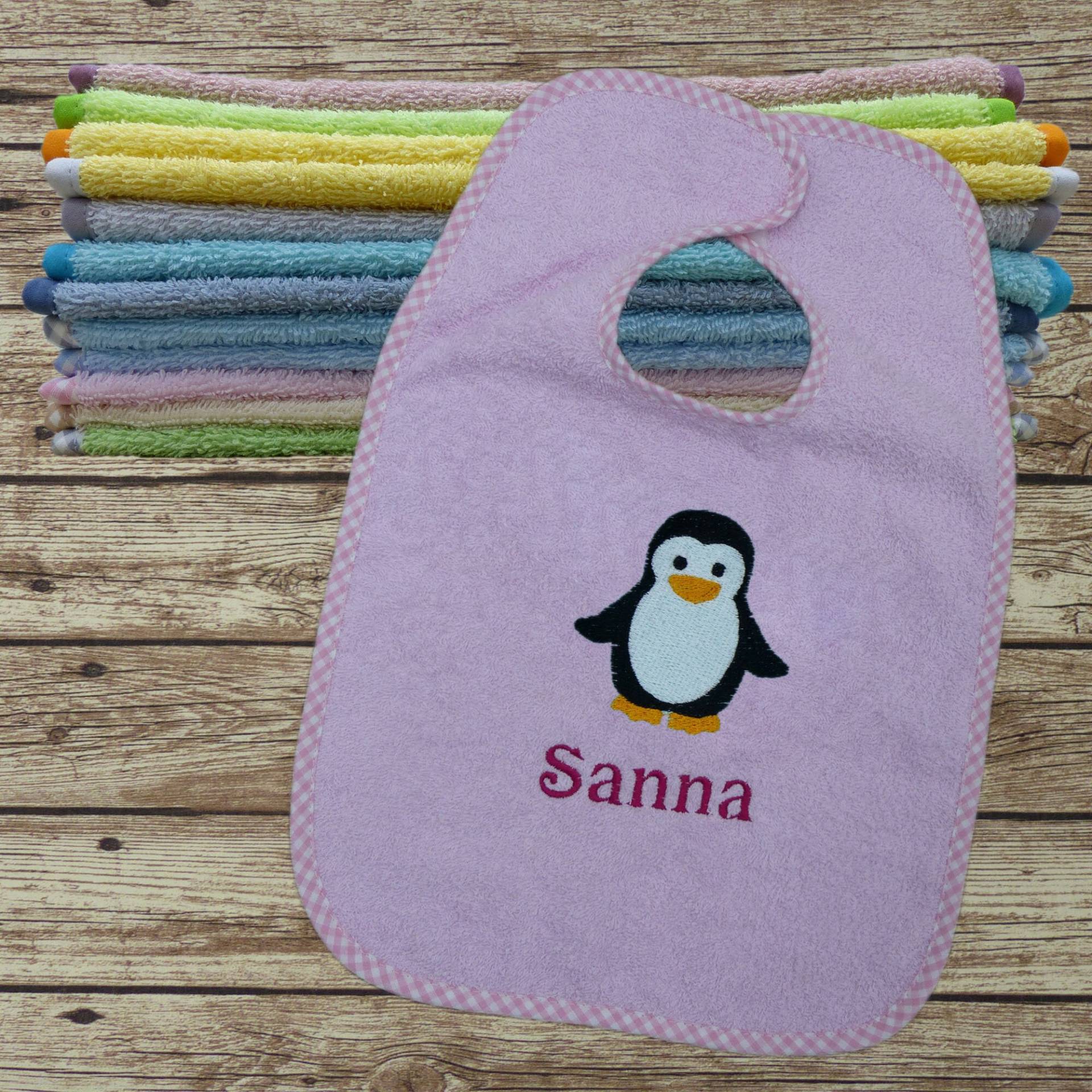 Lätzchen Mit Namen Pinguin in Wunschfarbe Lätzchen Mit Namen Pinguin in Wunschfarbe von geschenkelibelle