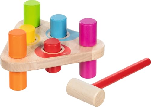 goki 58339 - Hammerbank Regenbogenfarben aus Holz, Dreieckiges Holzspielzeug für Kinder, Motorikspielzeug mit 6 Klötzen und Hammer, Pädagogisches Lernspielzeug, Made in Germany, 7-er Set, ab 1 Jahr goki 58339 - Hammerbank Regenbogenfarben aus Holz, Dreieckiges Holzspielzeug für Kinder, Motorikspielzeug mit 6 Klötzen und Hammer, Pädagogisches Lernspielzeug, Made in Germany, 7-er Set, ab 1 Jahr von goki